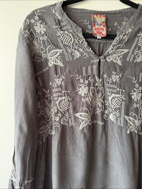Johnny Was Gray Embroidered V-Neck Tunic Top size medium